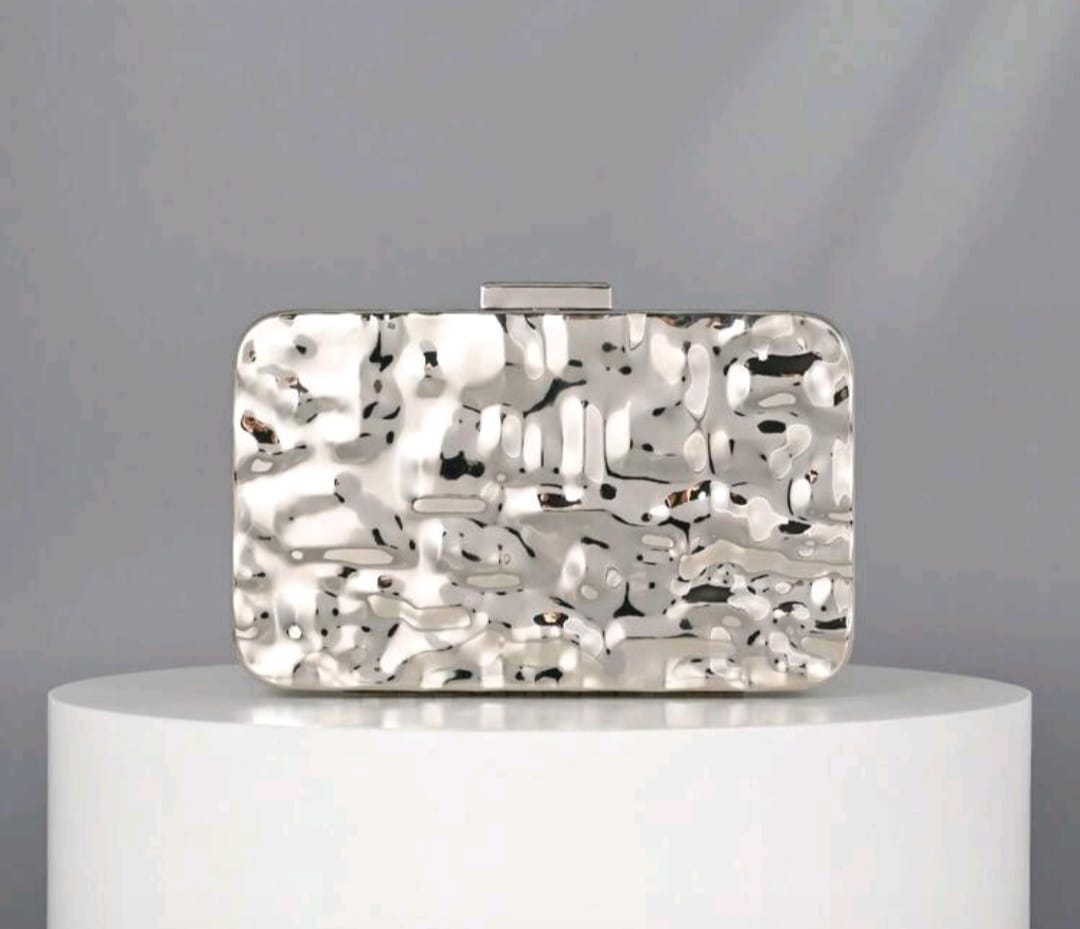 Luxe metal box bag with chain